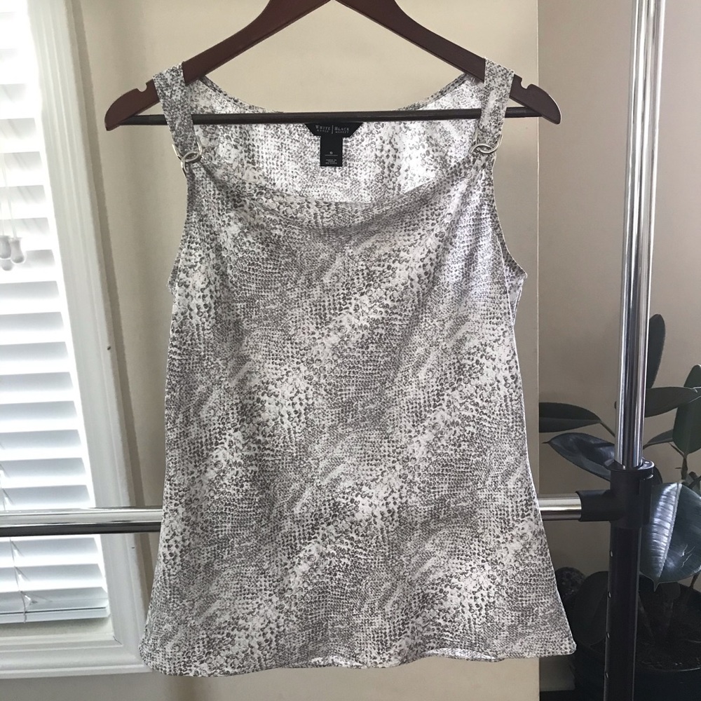 🌸🌸2/$15 Sale! White House Black Market Top